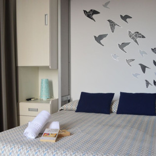 Escapada de 1 o 2 Noches con Desayuno en Apartamentos Rurales de Balcones de Bentomiz (Arenas, Málaga)