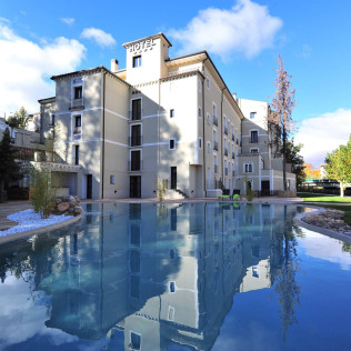 Balneario, Masaje Relajante y Comida o Cena para dos en Balneario Alhama de Aragón 4* (Zaragoza)