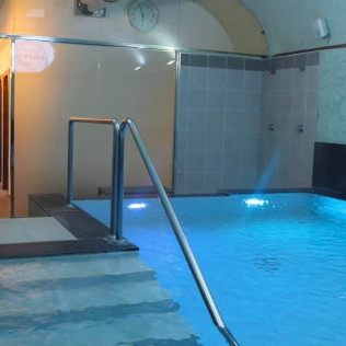 Masaje y Piscina Termal para dos en Balneario Caldetes (Barcelona)