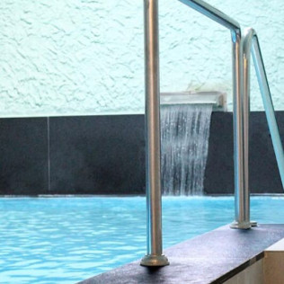 Masaje y Piscina Termal para dos en Balneario Caldetes (Barcelona)