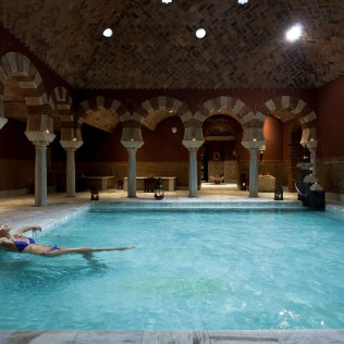 MIDRA 30: Baños Árabes y Masaje Ritual Al Andalus para dos en Hammam Al Andalus (Córdoba)