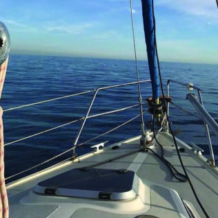 Salida en Velero Privado con Paddle Surf, Aperitivo, Bebidas y Opción a ver el Atardecer (Barcelona)