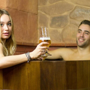 Circuito Beer Spa Privado y Masaje para dos (Zahara de los Atunes, Cádiz)