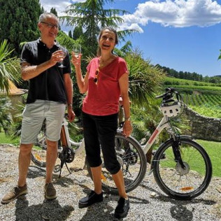 Ruta Autoguiada en Bicicleta Eléctrica por Cavas del Penedés con Degustación (Barcelona)