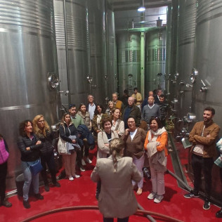 Visita Guiada a Bodegas Castillo de Monjardín con Cata, Aperitivo y Menú Maridaje para dos (Villamayor de Monjardín, Navarra)