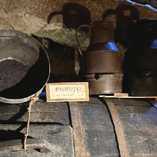 Visita a La Bodega Medieval y Degustación de Vinos con Aperitivo para dos (San Martín del Castañar, Salamanca)