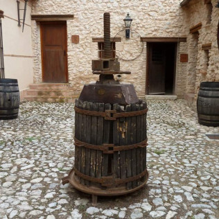 Visita a las Bodegas Los Pinos con Cata y Botella de Vino para dos (Fontanares, Valencia)
