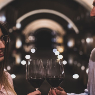 Visita a Bodegas Luzón con Cata de Vinos y Aperitivo para dos (Jumilla, Murcia)
