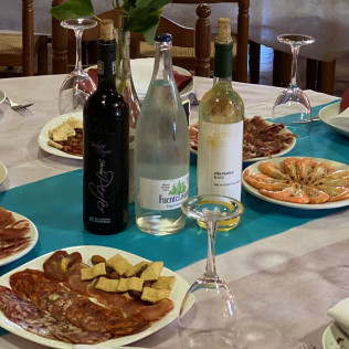 Comida para dos en Bodegas Perfer (Uleila del Campo, Almería)