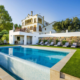 Escapada con Desayuno en Bolet Casa Modernista (Castellví de la Marca, Barcelona)