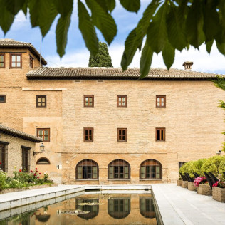 Escapada con Desayuno para dos personas en uno de los Paradores de España (99 localizaciones a elegir)