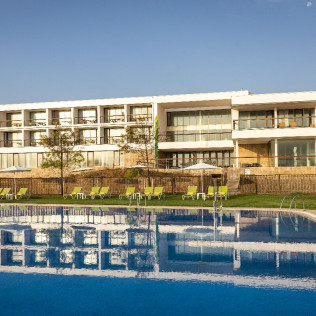 Escapada con Desayuno para dos personas en uno de los Paradores de España (99 localizaciones a elegir)