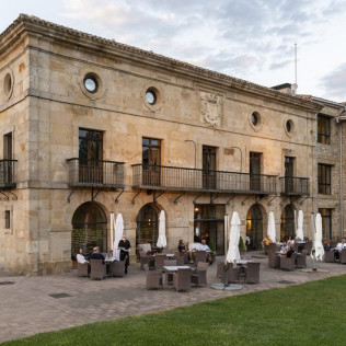 Escapada de 2 Noches con Desayuno para dos personas en uno de los Paradores de España (99 localizaciones a elegir)