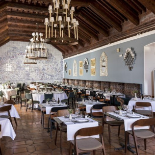 Mesa para dos: Comida o Cena para dos personas en uno de los Paradores de España (98 localizaciones a elegir)