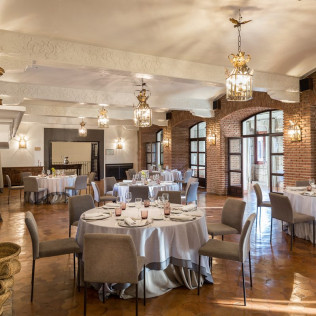 Mesa para dos: Comida o Cena para dos personas en uno de los Paradores de España (98 localizaciones a elegir)