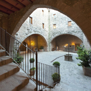 Escapada con Desayuno para dos personas en Parador de Cardona (Barcelona)