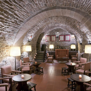 Escapada con Desayuno para dos personas en Parador de Cardona (Barcelona)