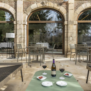 Escapada con Desayuno y Comida o Cena para dos personas en Parador de León 5* (León)