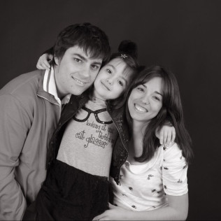 Book Fotográfico: sesión de fotos y DVD con 10 fotografías + 5 extra de regalo (Oviedo)