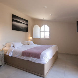 Escapada con Cata de Vino en Boutique Hotel Can Picó 4* (Pelacalç, Girona)