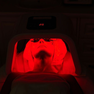Ritual Serenitee en Pareja: Masaje Relajante con LED Facial, Cava y Chocolate para dos en Serenitee Boutique Spa (Barcelona)