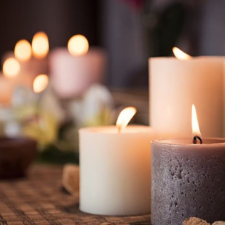 Ritual Serenitee en Pareja: Masaje Relajante con LED Facial, Cava y Chocolate para dos en Serenitee Boutique Spa (Barcelona)