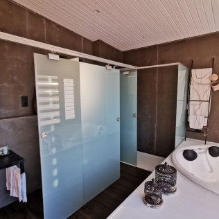Escapada de 2 Noches en una de las Cabañas con Bañera Hidromasaje y Jacuzzi Exterior de Nidos de Carnota (Carnota, A Coruña)
