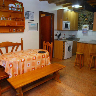 Escapada de 2 Noches con Cena en Casa de Abril (San Cristóbal de Valdueza, León)