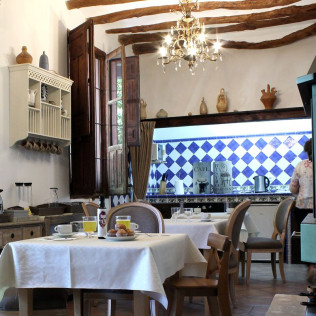 Escapada de 2 Noches con Desayuno en Casa Rural El Gaiter (Aguaviva, Teruel)