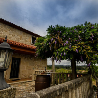 Escapada con Opción a Bañera de Hidromasaje en Casa Rural Os Carballos (Barro, Pontevedra)