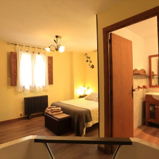 Escapada 2 noches en Casa Rural Senderuela con Jacuzzi Privado y Visita a Bodega (La Rioja)
