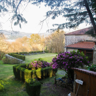 Escapada con Desayuno en Casa Rural Pazo Larache (Vilaboa, Pontevedra)