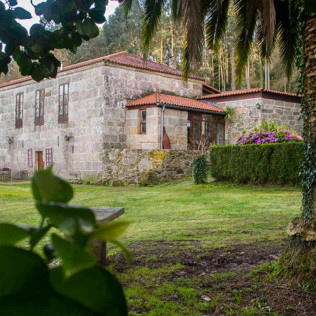 Escapada con Desayuno en Casa Rural Pazo Larache (Vilaboa, Pontevedra)
