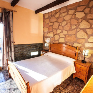 Escapada de 2 Noches en Habitación Doble o Suite con Spa y Masaje en Casas Rurales Benarum (Mecina Bombarón, Granada)
