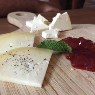 Cata de Cervezas Artesanas y Degustación de Quesos y Chocolate (Madrid)