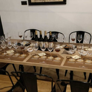 Cata de Vinos en el Centro de Sevilla (Sevilla)