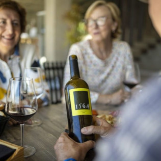 Visita a Bodega Raíces Ibéricas y Cata de Vinos para dos en Finca Calderón (Requena, Valencia)