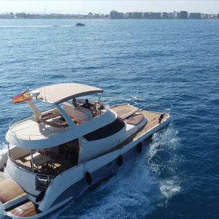 Paseo en Catamarán con Deportes Acuáticos y Aperitivo (Puerto del Carmen, Lanzarote)
