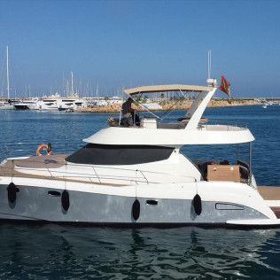 Paseo en Catamarán con Deportes Acuáticos y Aperitivo (Puerto del Carmen, Lanzarote)