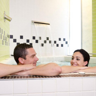 Circuito Spa y Comida o Cena Romántica para dos en Gran Hotel Don Manuel 4* (Cáceres)