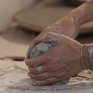 Taller de Cerámica: Art and Wine (Barcelona)