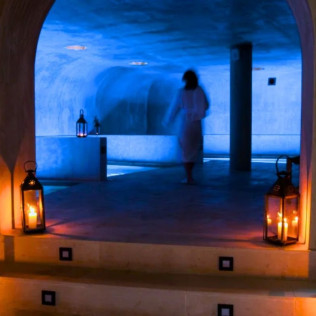 Escapada de 2 Noches con Spa, Botella de Cava y Bombones en Habitat Cigüeña Negra (Valverde del Fresno, Cáceres)