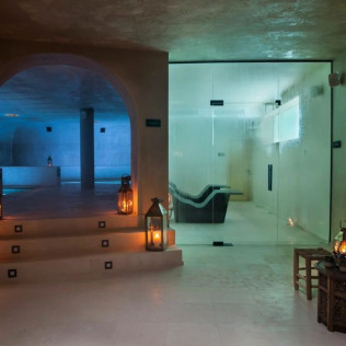 Escapada de 2 Noches con Spa, Botella de Cava y Bombones en Habitat Cigüeña Negra (Valverde del Fresno, Cáceres)