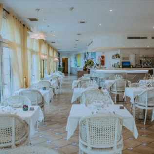 Circuito Termal con Masaje y Comida o Cena para dos en Hotel Termes La Garriga 4* (La Garriga, Barcelona)