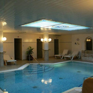 Escapada con Circuito Termal, Masaje y Comida o Cena para dos en Hotel Termes La Garriga 4* (La Garriga, Barcelona)