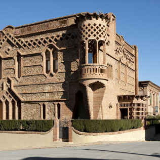 Entrada Colonia Güell y Cripta Gaudí (Santa Coloma de Cervelló, Barcelona)