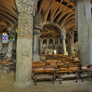 Entrada Colonia Güell y Cripta Gaudí (Santa Coloma de Cervelló, Barcelona)