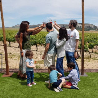 Visita Carredueñas a Concejo Bodegas con Cata de Vinos y Tapas (Valoria la Buena, Valladolid)