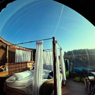 Escapada con Jacuzzi y Desayuno en una Suite Burbuja Privada de Cosmoveros (Muñoveros, Segovia)