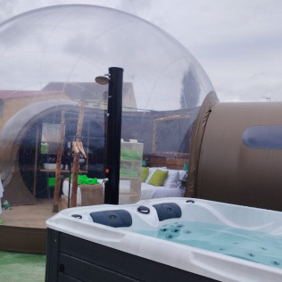 Escapada con Jacuzzi y Desayuno en una Suite Burbuja Privada de Cosmoveros (Muñoveros, Segovia)
